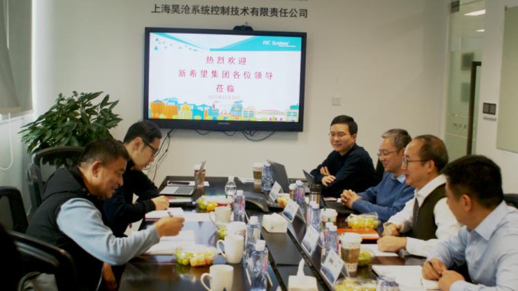 新希望集團董事長劉永好一行蒞臨上海昊滄參觀指導